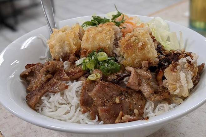 78. Spring Roll and Grilled Pork with Vermicelli 烤肉春卷檬